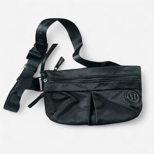 Lululemon Athletica Sleek Black Belt Bag